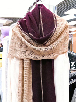 Палантин шерстяной ПШ18050-08/21 бежевый/сливовый