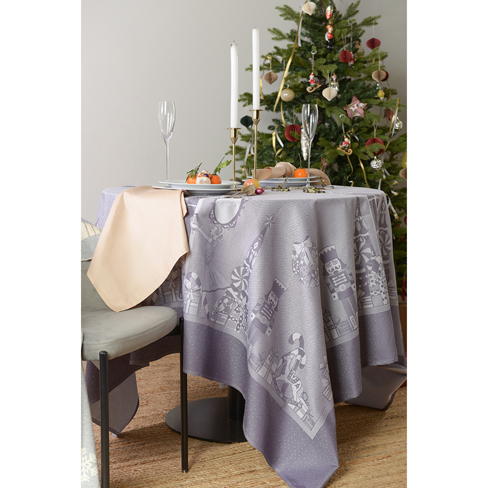 Скатерть 180x180 Tkano New Year Essential Щелкунчик сиреневая
