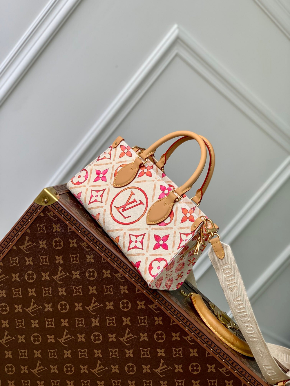 Louis Vuitton Onthego East West