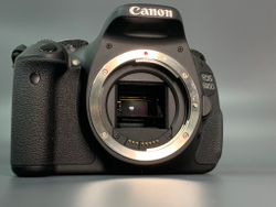 Canon 600D kit 18-55mm 3.5-5.6 IS ll 1.800 кадров