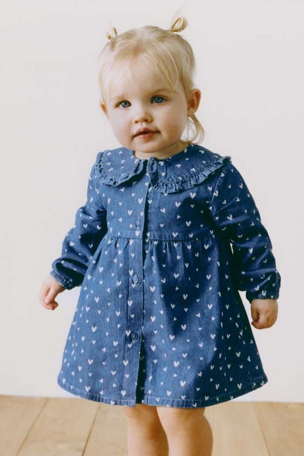 ZARA ПЛАТЬЕ И ДЖИНСОВЫЕ ТРУСЫ С СЕРДЕЧКАМИ, СИНИЙ