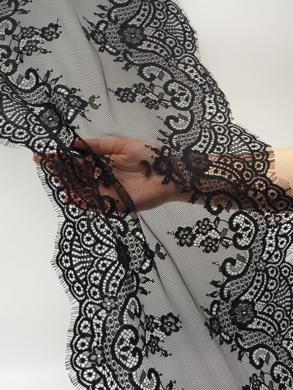 Кружево шантильи черное неэластичное ширина 36 см купон 2,9 м