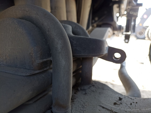 Стремянка передней рессоры