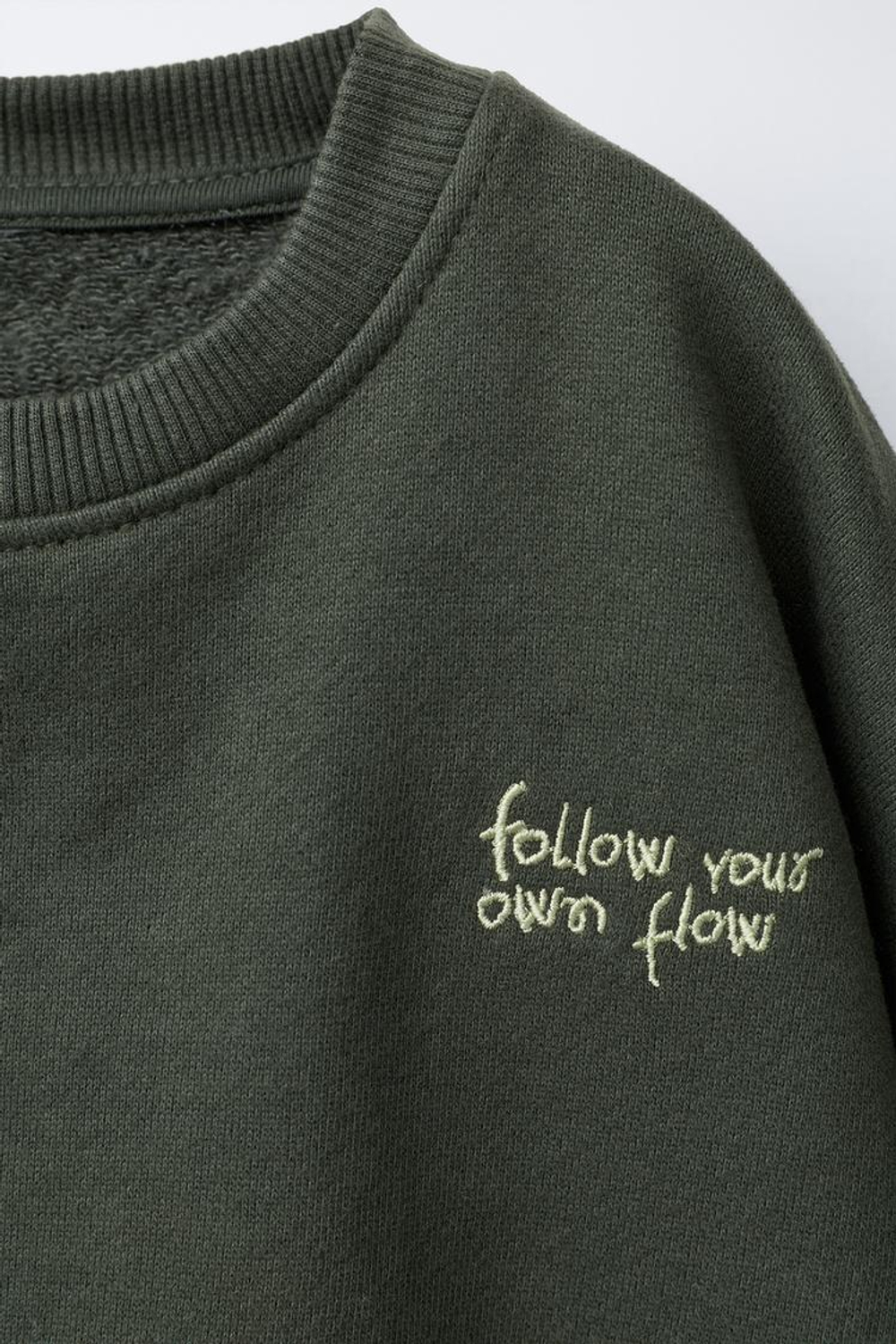 ZARA КОМПЛЕКТ ИЗ ТОЛСТОВКИ И БРЮК-ДЖОГГЕРОВ С ВЫШИТОЙ НАДПИСЬЮ, ЗЕЛЕНЫЙ