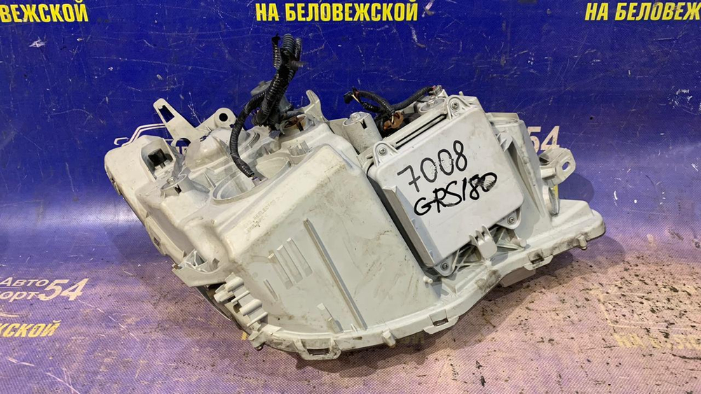Фара передняя левая TOYOTA CROWN 2005-2008