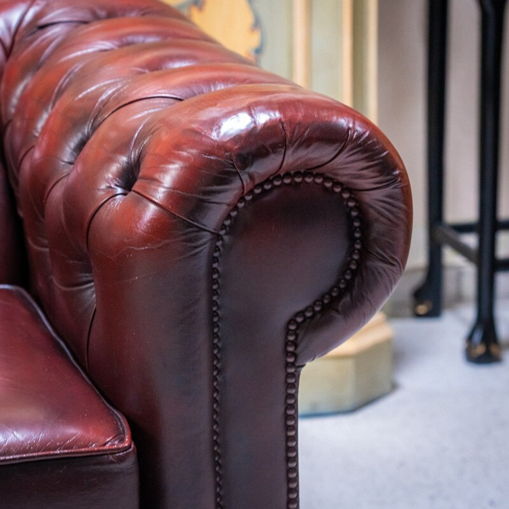 Диван в стиле Честерфильд