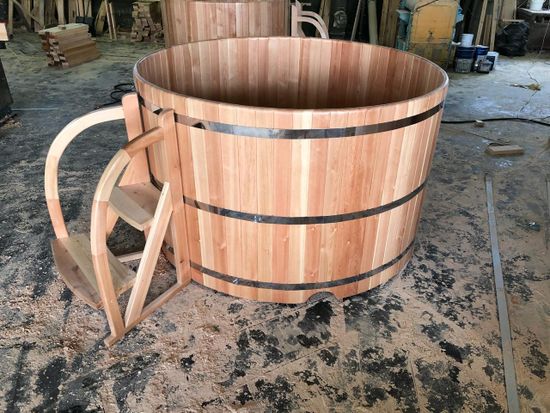 Круглая купель из кедра