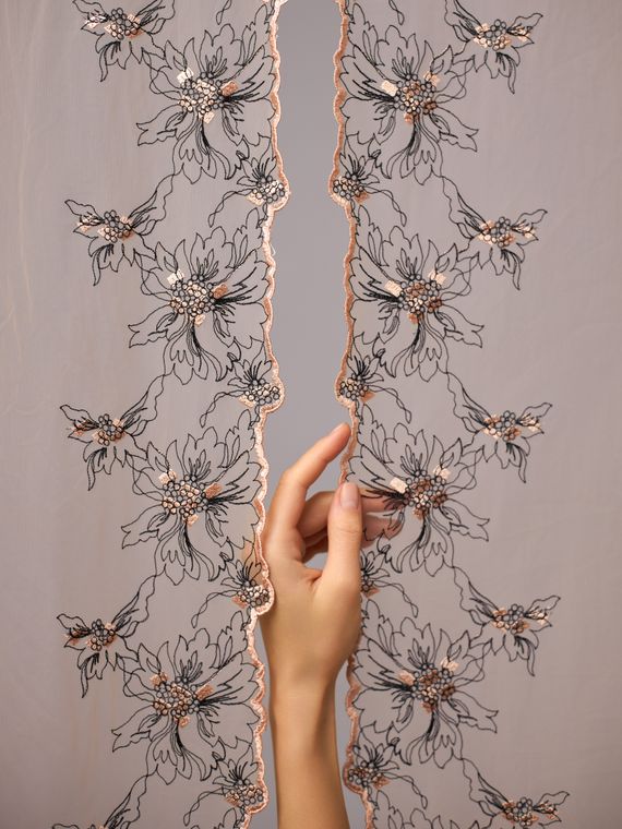 05-163 ОПТ Вышивка на неэл. сетке 22 см, бежевый, черный, миндаль (правая)