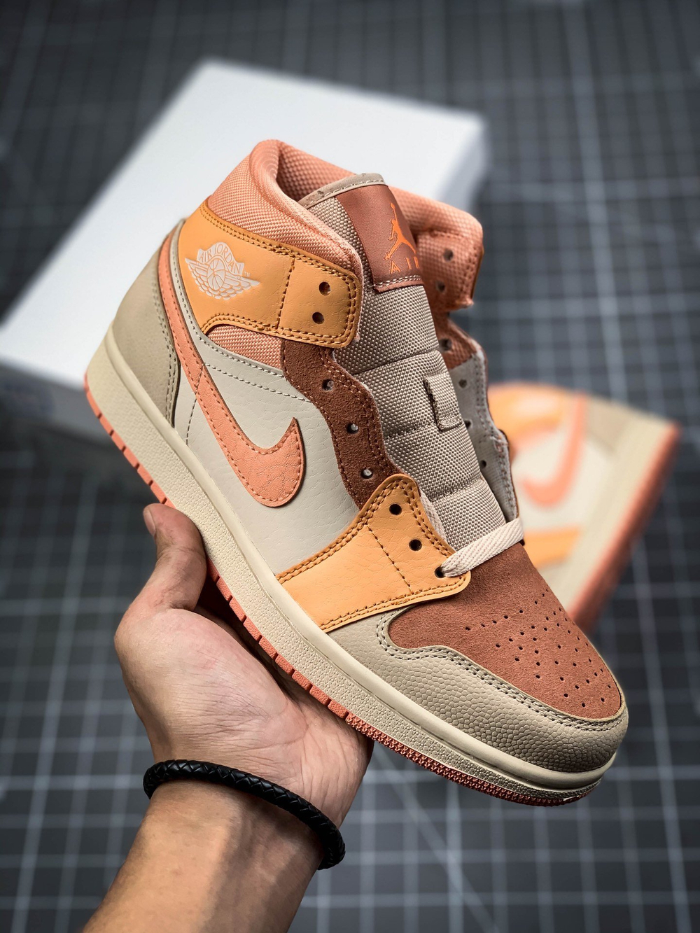 AIR JORDAN 1 MID APRICOT ATOMIC ORANGE/APRICOT AGATE/TERRA BLUSH