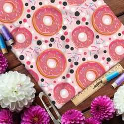 Ткань кулирная гладь свежие клубничные пончики с посыпкой