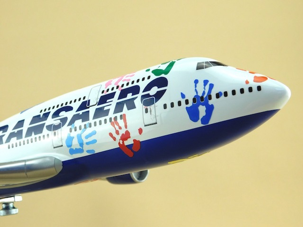 Модель самолета Boeing 747-400 (М1:144, Transaero с ладошками)