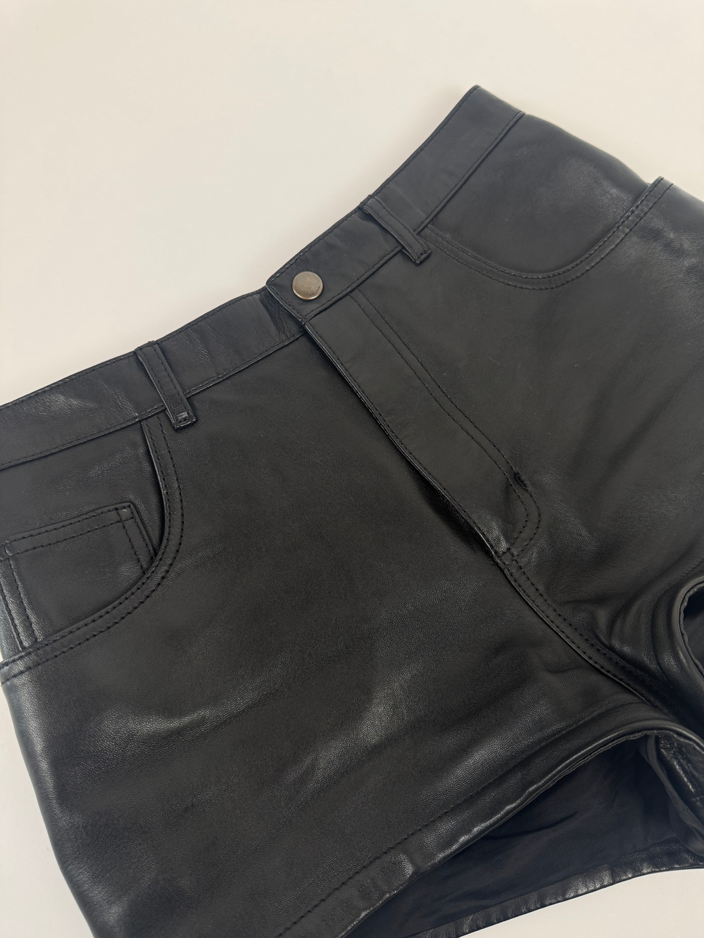 Шорты кожаные Saint Laurent