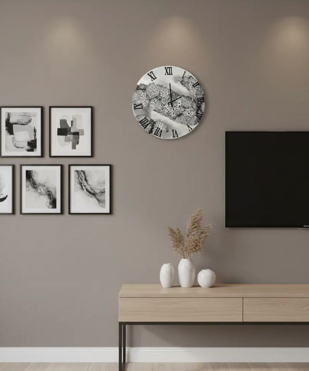 Настенные часы ручной работы подарочные из смолы