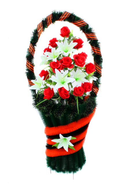 Корзина с розами и лилиями