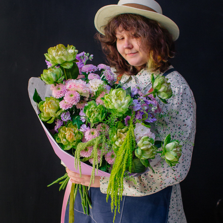 32. Нежный экзотический букет с амарантом