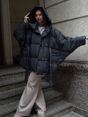 Черный пуховик летучая мышь с поясом