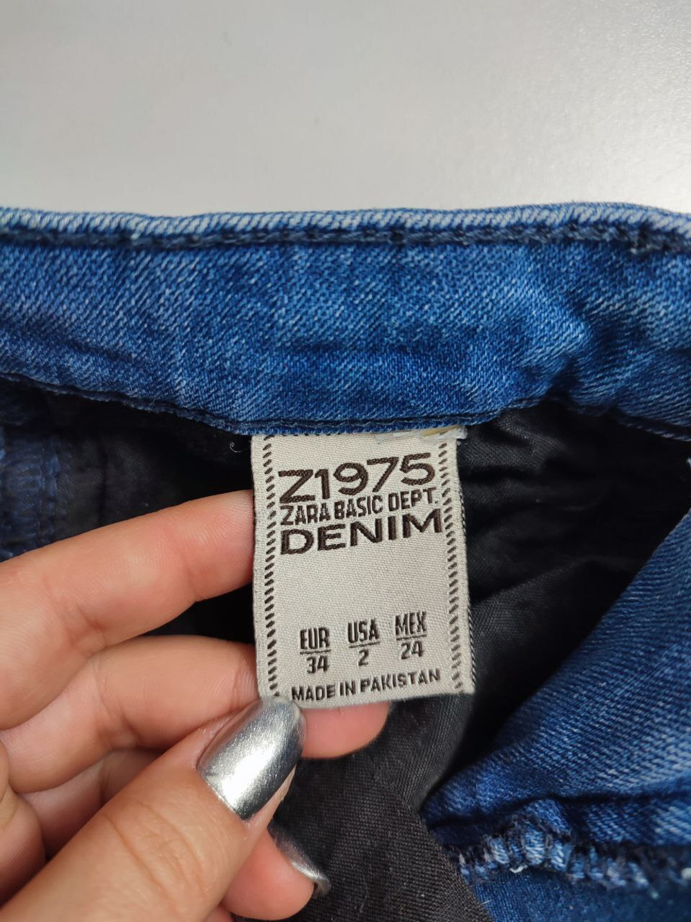 Джинсы Z1975 Zara с потертостями 40 размер