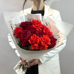 «Алый дуэт» букет с французскими розами Нина и Эксплорер