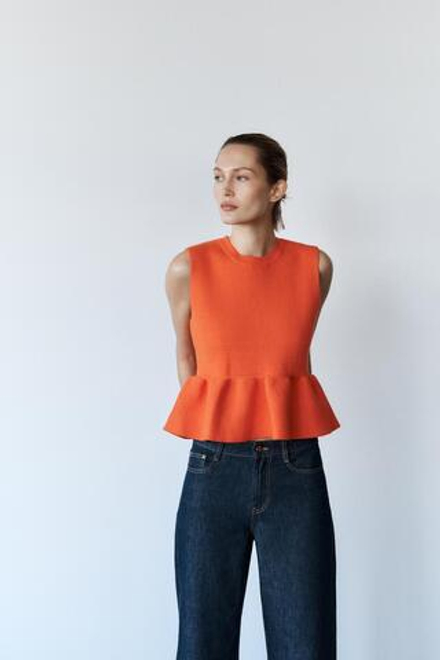 ZARA ТРИКОТАЖНЫЙ ТОП С БАСКОЙ, ОРАНЖЕВЫЙ