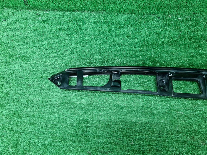 Накладка крышки багажника Toyota Camry xv70 17-нв