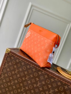 Louis Vuitton Pochette Voyage Souple