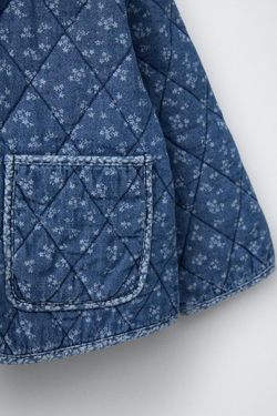 ZARA ДЖИНСОВАЯ КУРТКА С ЦВЕТОЧНЫМ ПРИНТОМ, ВЫЦВЕТШИЙ СИНИЙ