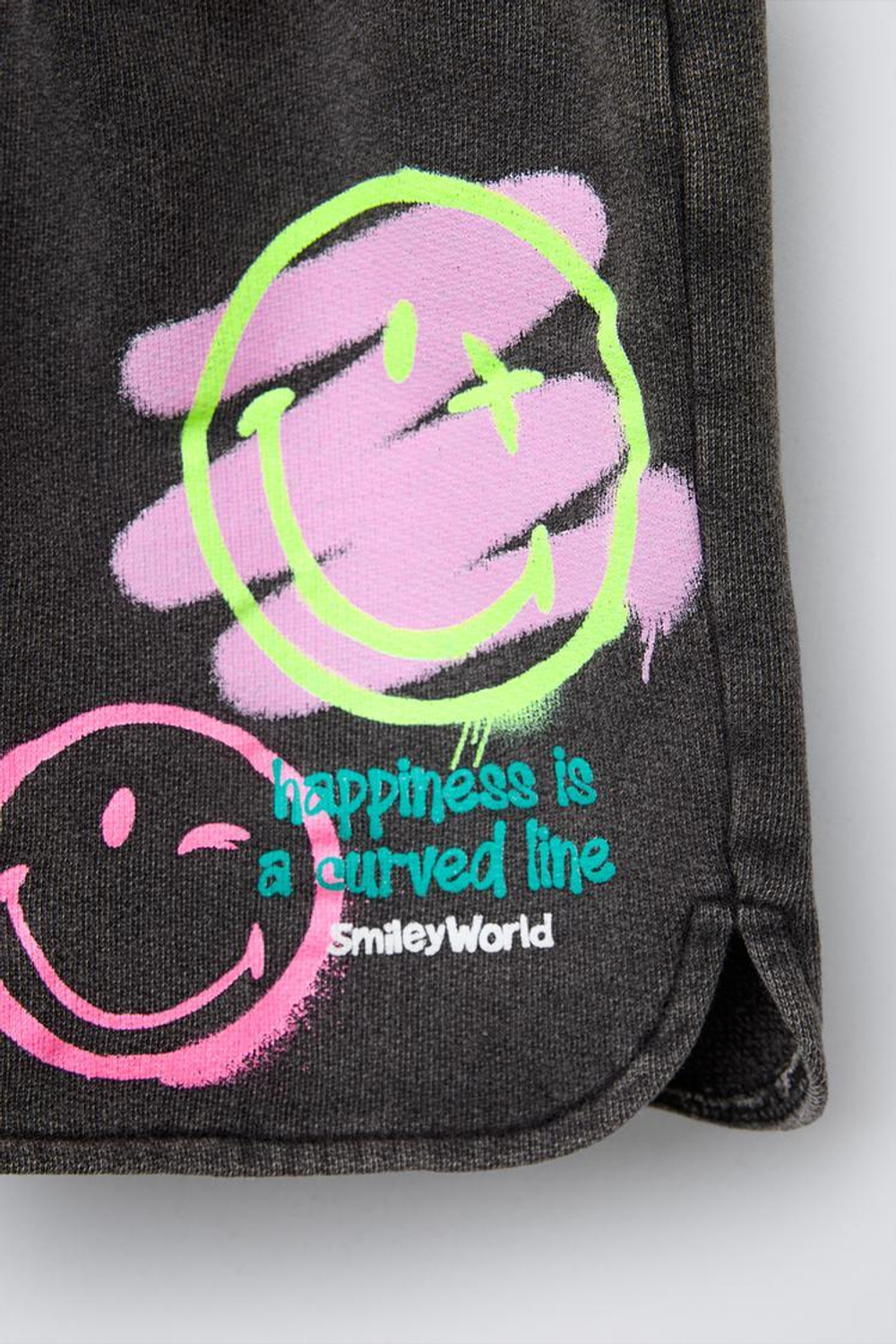 ZARA ШОРТЫ ИЗ МЯГКОЙ ТКАНИ С ЭФФЕКТОМ ПОТЕРТОСТИ «СМАЙЛИК»®, АНТРАЦИТОВО-СЕРЫЙ