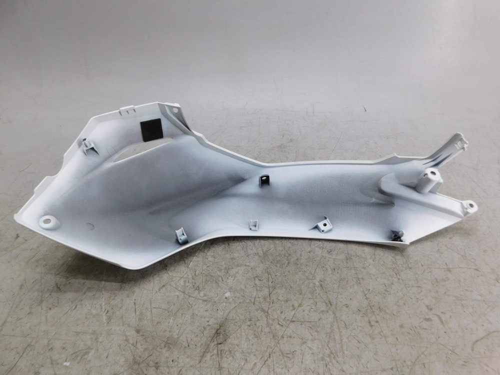 Пластик боковой правый Honda NC700S RC61 64201-MGS-D100.
