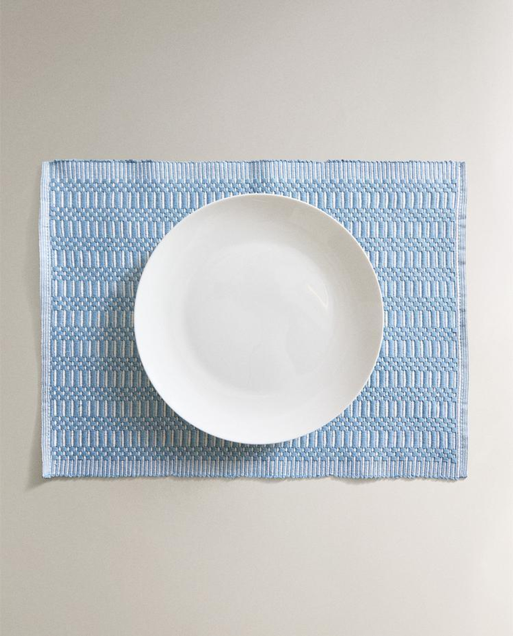 ZARA HOME САЛФЕТКА ПОД СТОЛОВЫЕ ПРИБОРЫ С ГЕОМЕТРИЧЕСКИМ УЗОРОМ (НАБОР ИЗ 2 ШТ.), СИНИЙ