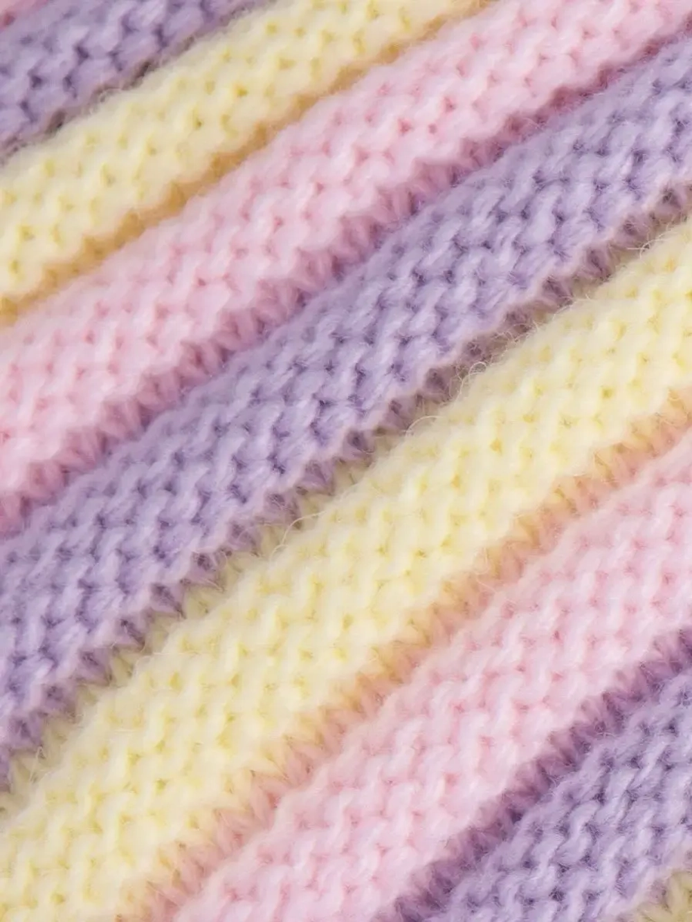 Шапка для девочки на завязках на осень