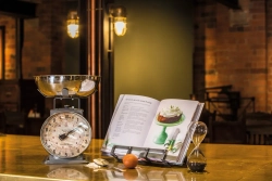 Kitchen Craft Подставка для кулинарных книг 24x19 из дерева манго