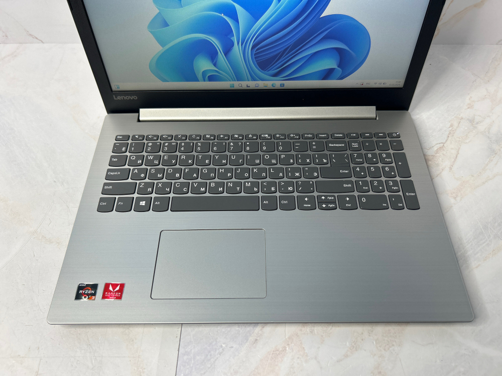 Ноутбук Lenovo 330-15ARR. CPU: AMD Ryzen 3 2200U 2.5 ГГц, RAM: 4 ГБ, HDD: 1000 ГБ, GPU: AMD Radeon 535 2 ГБ, OS: Windows 11 Домашняя, LCD: 15.6"/1920x1080 пикс., Состояние: A1