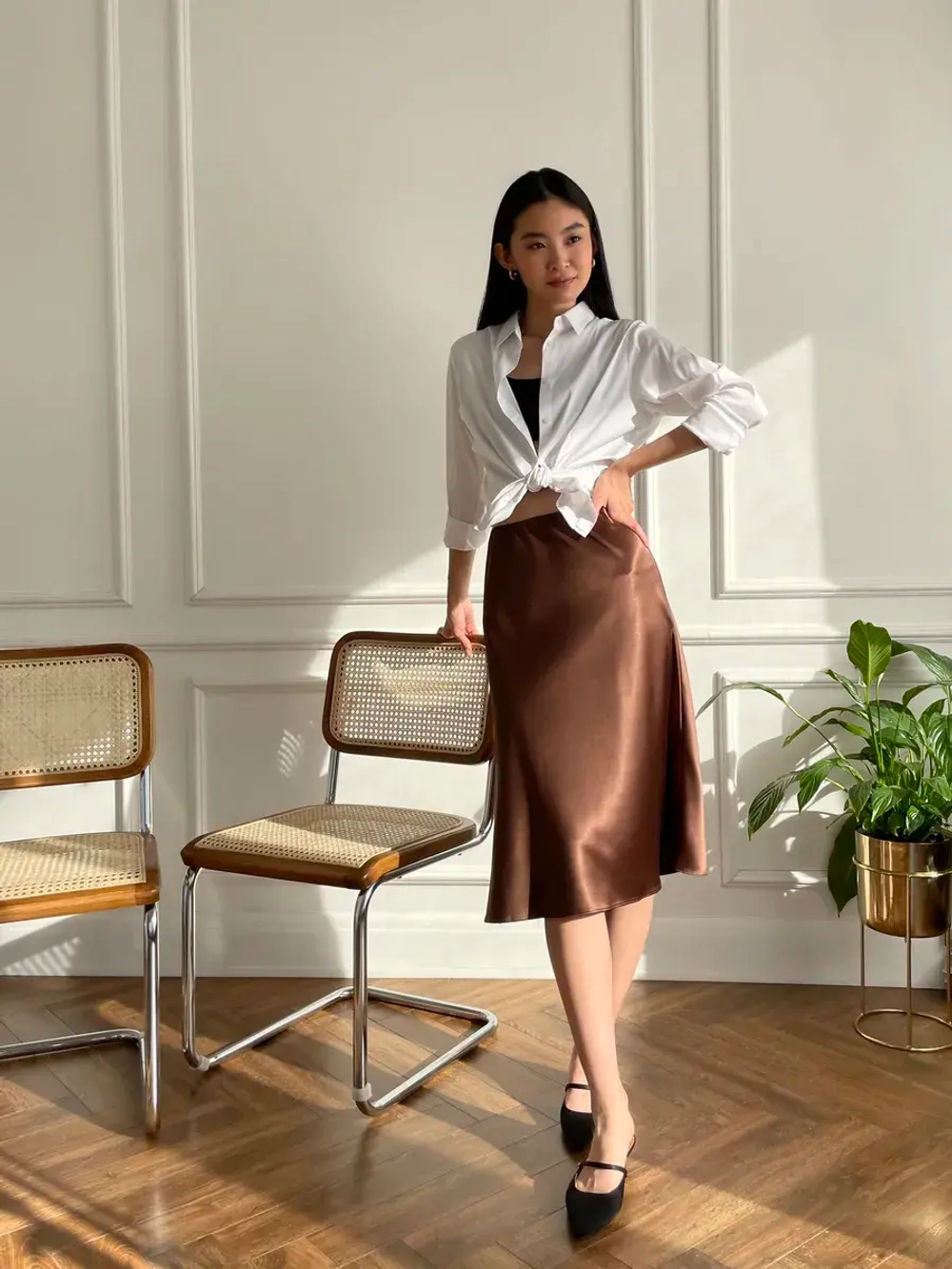 Шоколадная юбка атласная плотная, на резинке, весенняя