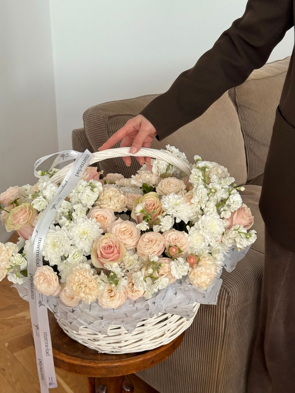 Цветочная корзина в кремовых оттенках размер XL