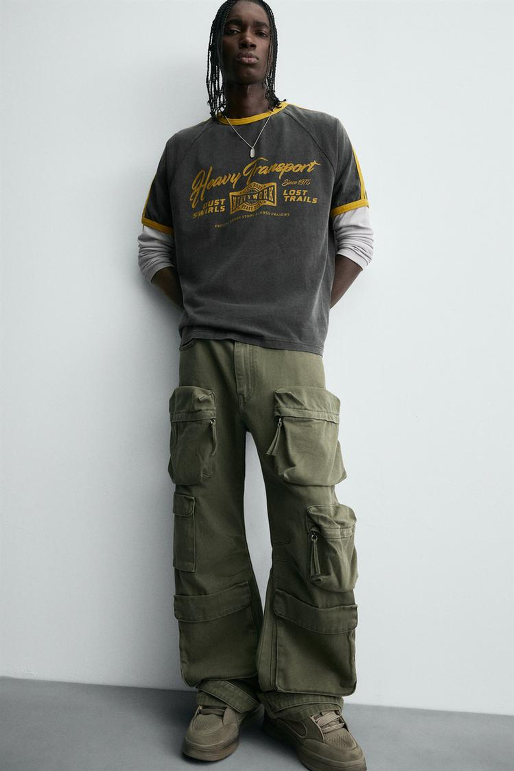 ZARA ФУТБОЛКА В РУБЧИК С КОНТРАСТНЫМ ТЕКСТОМ, ТЕМНЫЙ АНТРАЦИТ