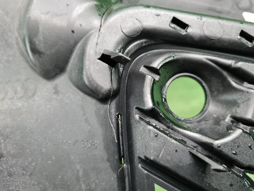 Решетка переднего бампера Audi Q8 (18-23) S-line