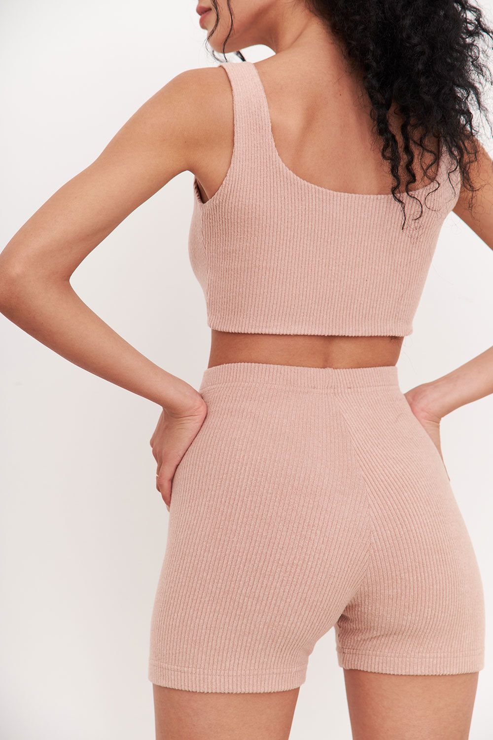 Кроп топ из лапши с пич-эффектом цвета мокко