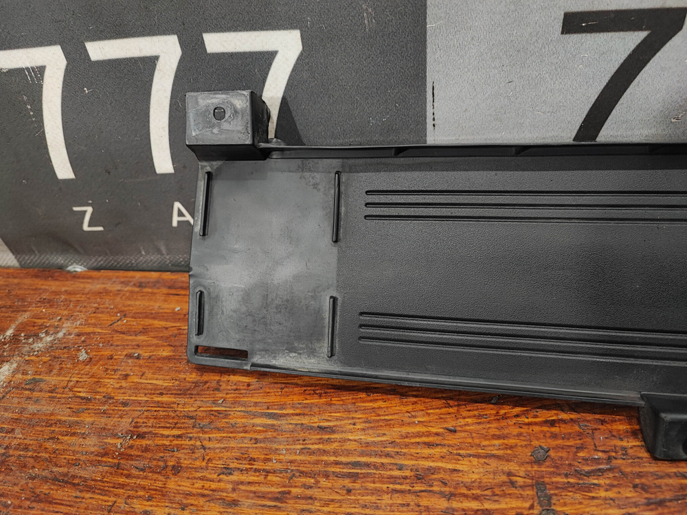 Накладка переднего бампера Chevrolet Tahoe 5 20-нв Б/У Оригинал 84834018