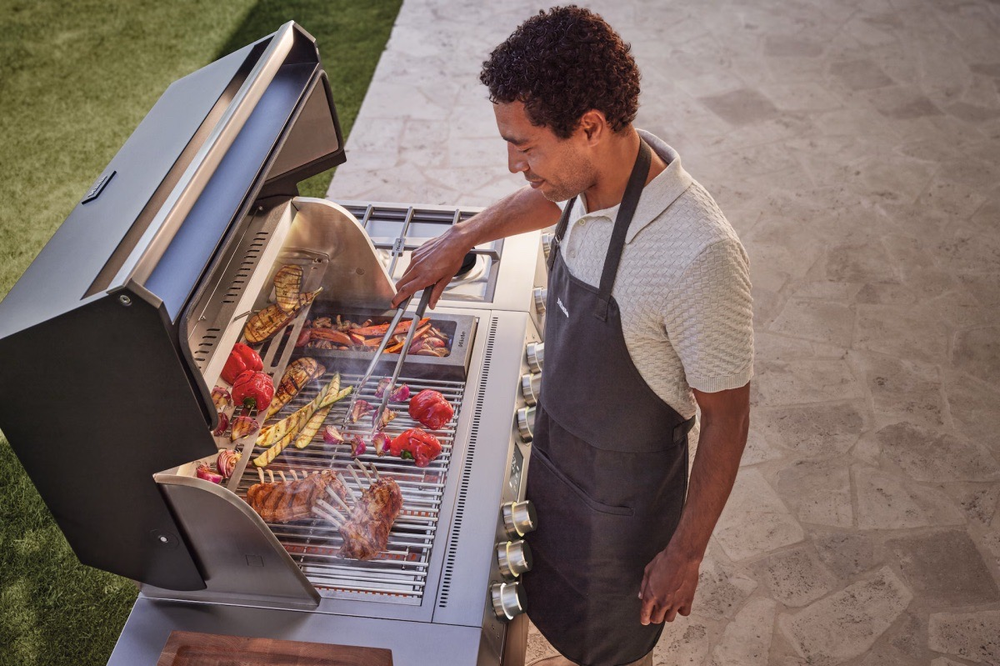 Уличный газовый гриль Miele Dreams – Fire Pro L 4P с полками сталь