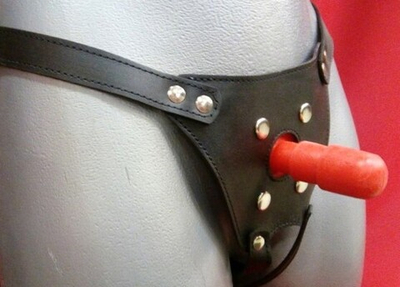 Трусы из натуральной кожи с плугом