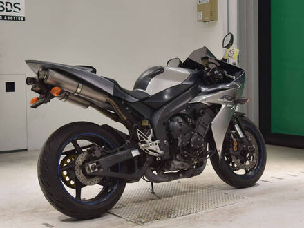 Yamaha YZF-R1 , 2004