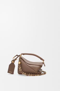 Loewe Мини-сумка Puzzle Featherlight из овечьей кожи наппа, серо-коричневый