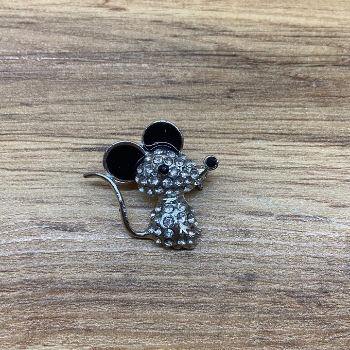 Брошь мышка с черными ушами эмаль стразы металл серебристый