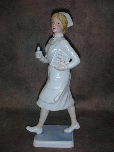 Статуэтка. Фарфор. Медсестра. Goebel. Германия