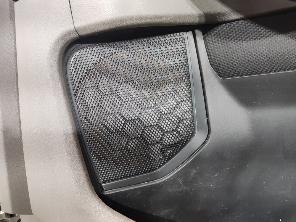 Обшивка двери правой 2020 г.