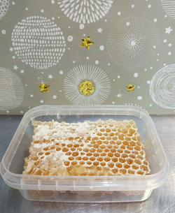 Мёд в сотах светлый