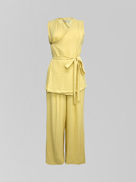 Костюм 2305 однотонный из широких брюк и жилетки с поясом