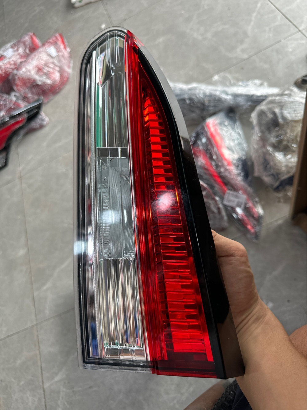 Задний фонарь Toyota Corolla Cross/Frontlander (оригинал,, 95% как новый)