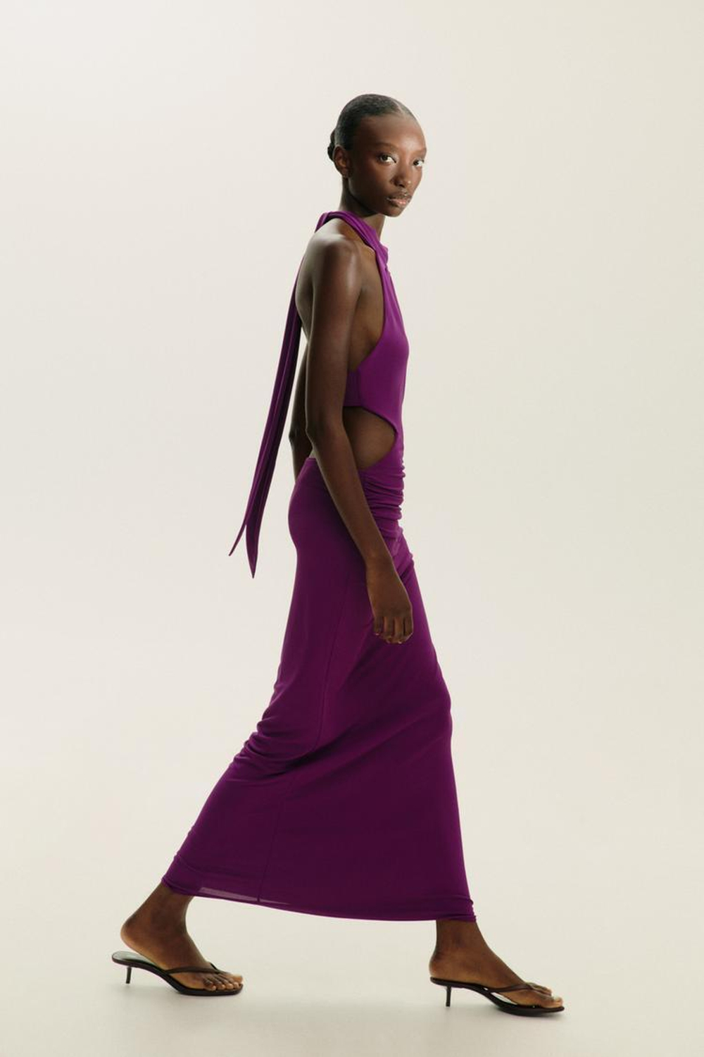 ZARA ДЛИННОЕ ПЛАТЬЕ-ХАЛТЕР СО СБОРКАМИ, ТЕМНО-ЛИЛОВЫЙ