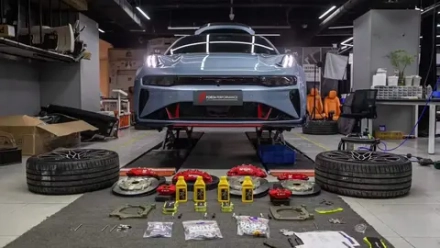 УСИЛЕННАЯ ТОРМОЗНАЯ СИСТЕМА ДЛЯ ZEEKR 001 Зикр